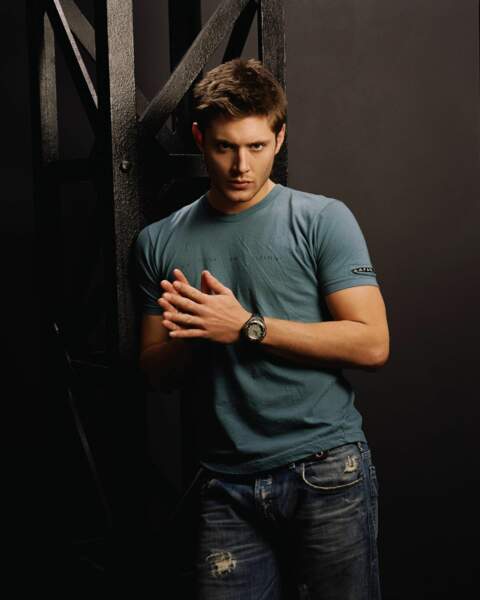 Jensen Ackles a 27 ans lorsqu'il fait la promotion de la première saison de Supernatural