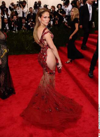 Après le side-boob, Jennifer Lopez lance le side-bum