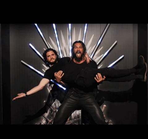 Pour fêter la fin de Game of Thrones, Jason Momoa (Khal Drogo) a rendu visite à ses anciens collègue
