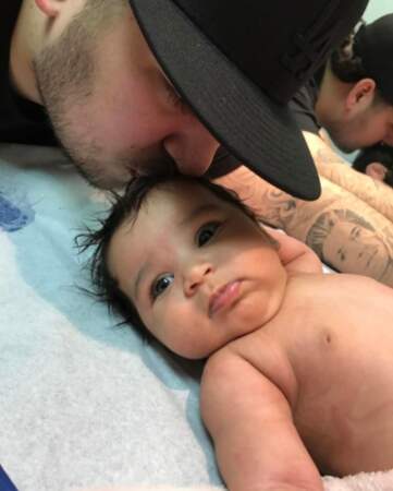 Côté bébés, Rob Kardashian a fait un gros bisou à sa fille Dream. 