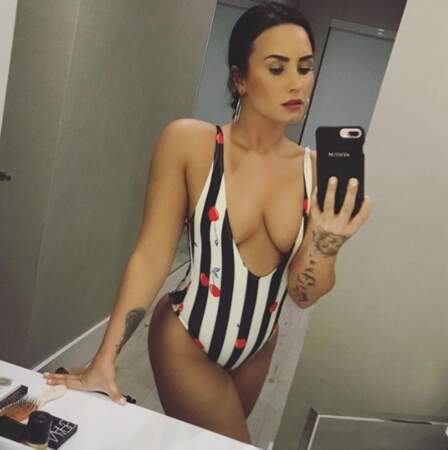 Et Demi Lovato a opté pour un maillot de bain très (très) échancré. 