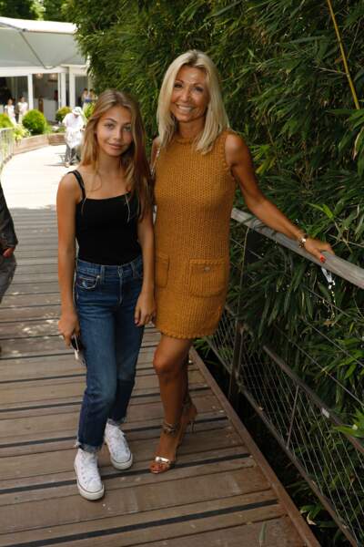 En 2017, Stella, 14 ans, se promène dans les allées de Roland Garros avec sa mère Natty.