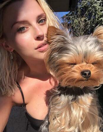 Kelly Vedovelli (TPMP) et sa chienne Rosie