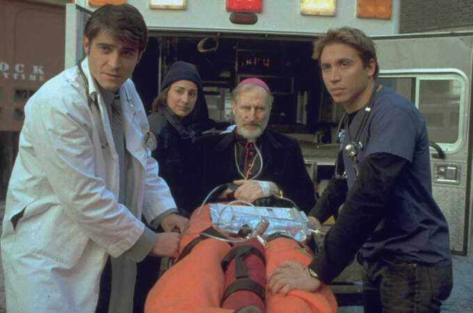 Le docteur Malucci (à droite) joué par Erik Palladino