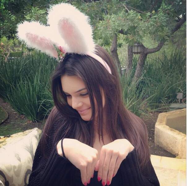 Kendall Jenner coquine avec ses oreilles de lapin