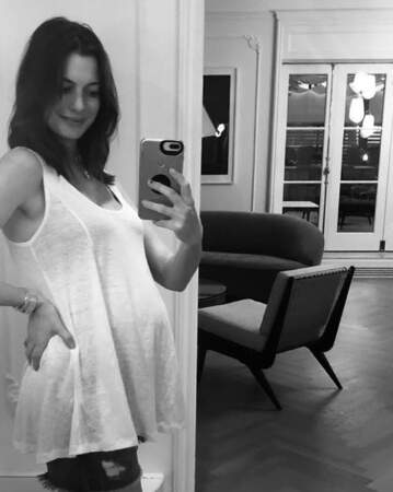 Deux autres très bonnes nouvelles : Anne Hathaway est enceinte de son deuxième enfant...