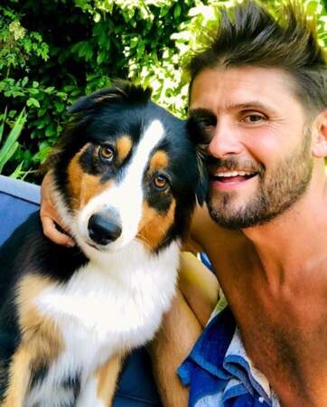 Christophe Beaugrand a fait un selfie avec sa chienne, Madame. 