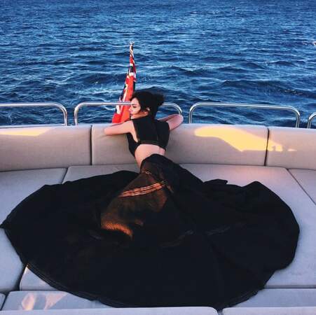 Kendall Jenner a elle aussi traîné près des flots à Cannes...