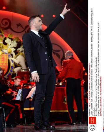 Gary Barlow a chanté Something About This Night