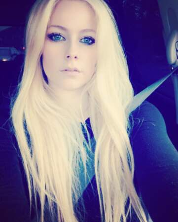Et Avril Lavigne en rend plus d'une jalouse avec ses longueurs. Naturelles, qui plus est. 
