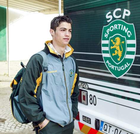 De 1997 à 2003, le jeune Ronaldo évolue au Sporting Portugal, club phare de son pays natal