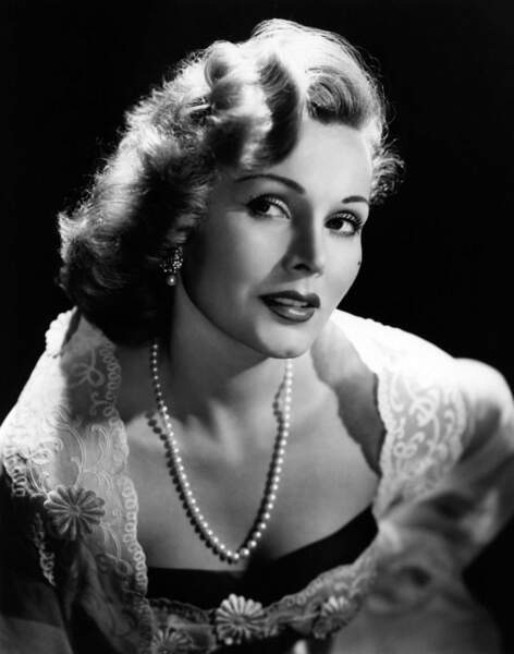 L'actrice américaine Zsa Zsa Gabor, vue aux côtés de Marilyn Monroe dans Cinq mariages à l'essai.