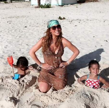 L'astuce de Mariah Carey pour avoir la paix à la plage : enterrer ses enfants dans le sable. 