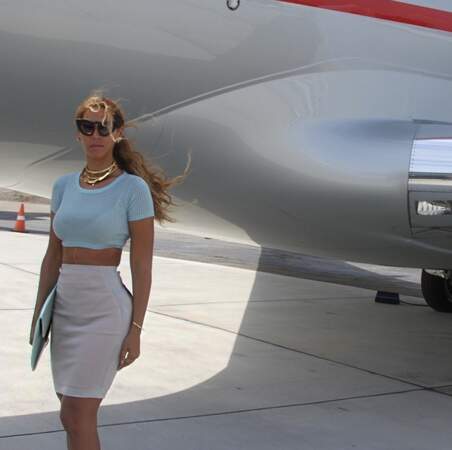 Oui, Beyoncé aime se prendre en photo devant les avions ! 