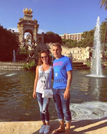 Autre couple mignon : le footballeur Lucas Digne et sa femme Tiziri visitent Barcelone entre deux entraînements. 