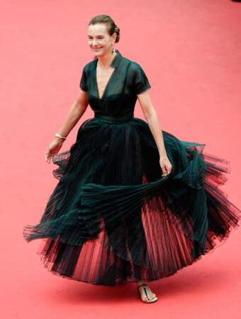 Carole Bouquet, dans une robe ultra originale... 