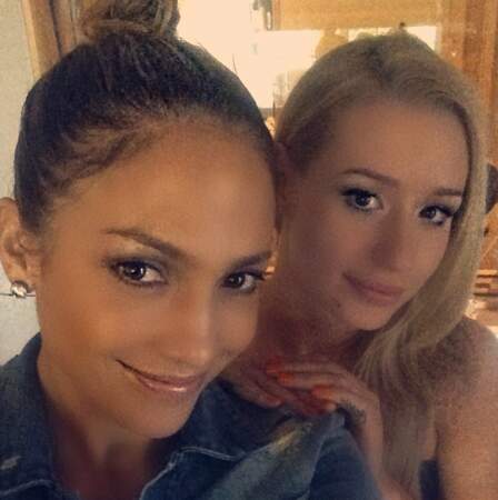 Un petit selfie pour Jennifer Lopez et une amie