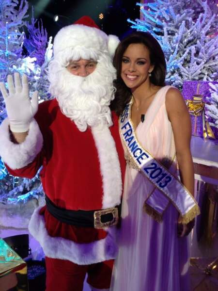 On ne sait qui de Miss France ou du Père Noël est le plus heureux de rencontrer l'autre...