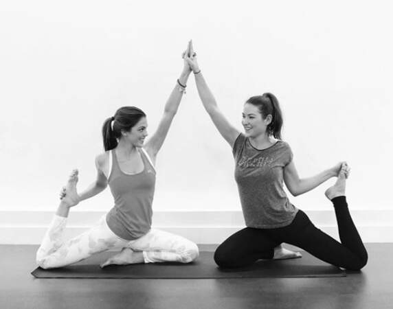 Cour de yoga pour Iris Mittenaere