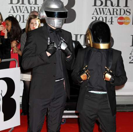 Les Daft Punk, casqués comme à leur habitude, ont eux aussi foulé le tapis rouge !