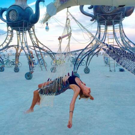 Ou totalement exténué comme Kelly Rohrbach au festival Burning Man ? 
