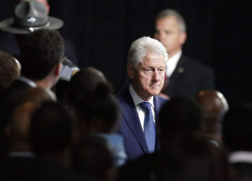 Bill Clinton arrive à a cérémonie d'hommage au boxeur de légende