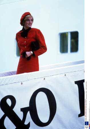 Dans un style chic et retro, La princesse Diana baptise le paquebot de luxe "Royal Princess" à Southampton