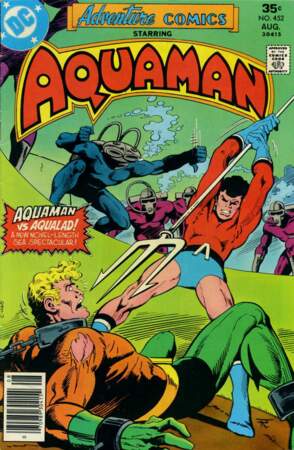 Parce que les super-héros ne sont pas que dans les airs, Aquaman va faire respecter l'ordre sous la mer.