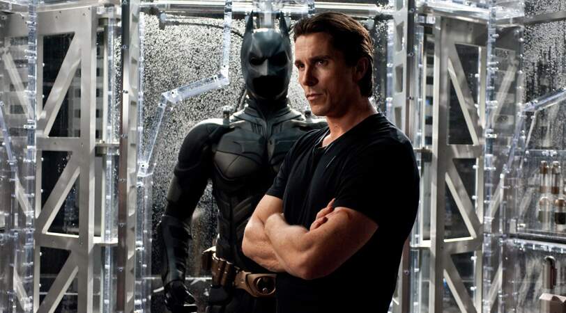 Entre 2005 et 2012, il est Batman, l'homme chauve-souris, devant l'objectif de Christopher Nolan