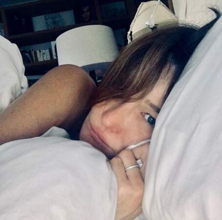 Carla Bruni est clouée au lit à cause d'un rhume 