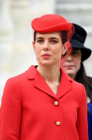Wahou ! Charlotte Casiraghi est incandescente en total look rouge pour la Fête Nationale.