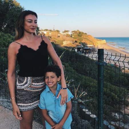 Rachel Legrain-Trapani et son fils Gianni au Portugal. 