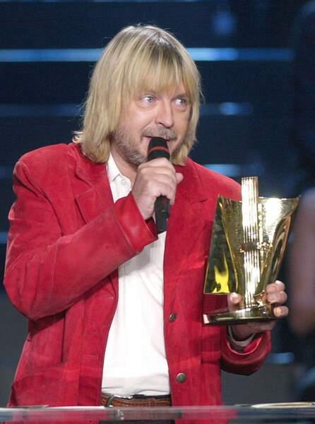 En 2003, il reçoit la Victoire de la Musique du meilleur chanteur.