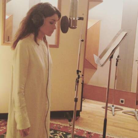 Mais la chanteuse est retournée en studio également. Résultat en janvier ! 