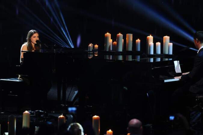 La jeune Birdy, 17 ans, a fait forte impression au piano en chantant son tube "Skinny Love" face à Emmanuel Moire.
