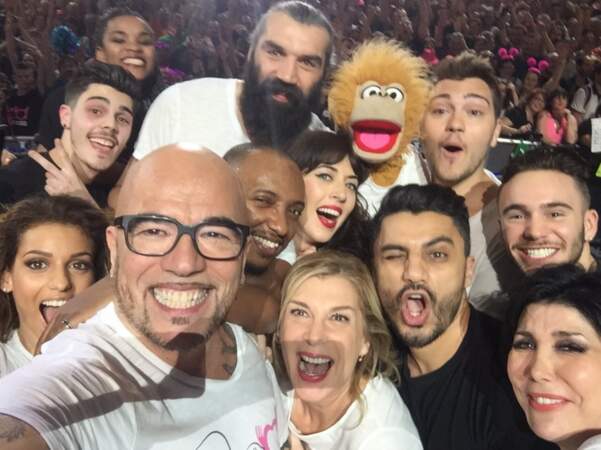 Dernier selfie des Enfoirés 2016 pris par Pascal Obispo à la fin de l'ultime show