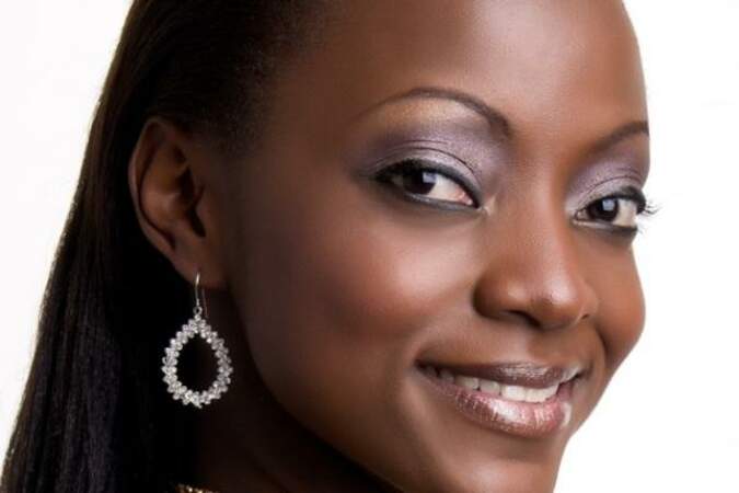Miss Ouganda - Stellah Nantumbwe | On dirait que c'est le bijou qui est mis en avant 
