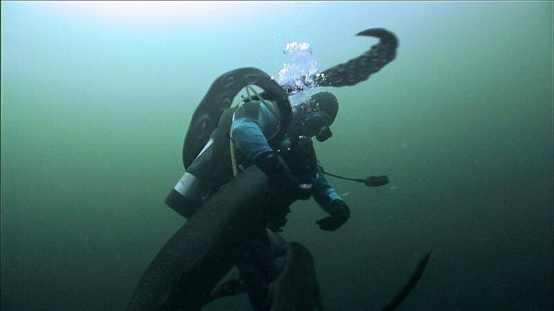 2006 - Kraken : Affamé, ce participant à Koh-Lanta décide de ramener un Kraken sur le camp