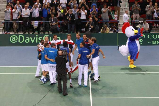 Le coq tricolore a chanté pour les tennismen français, qui se qualifient pour la demi-finale de la Coupe Davis   