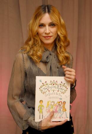 Artiste aux multiples talents, Madonna s'assagit et sort dans les années 2000 une collection de livres pour enfants