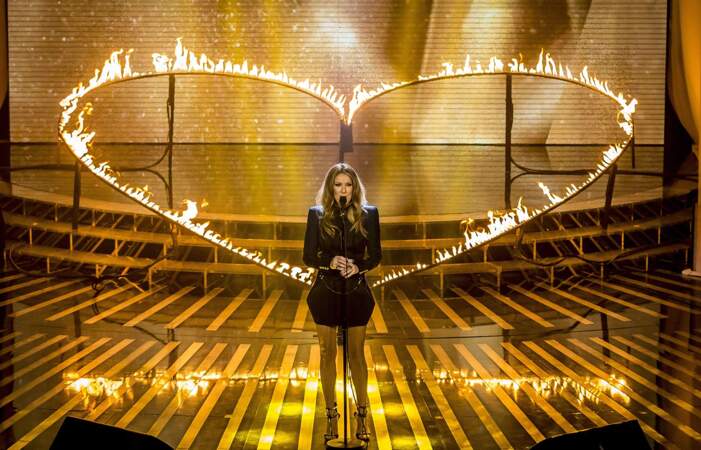 2013 : Céline chante sur le plateau du X Factor britannique 