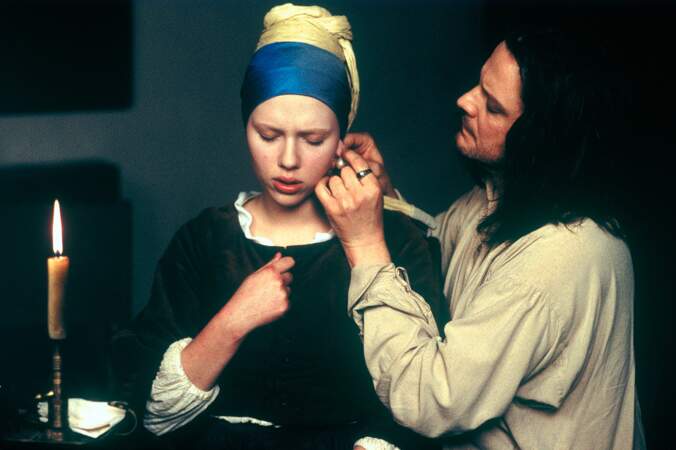 Méconnaissable en muse du célèbre peintre Johannes Vermeer dans La jeune fille à la perle