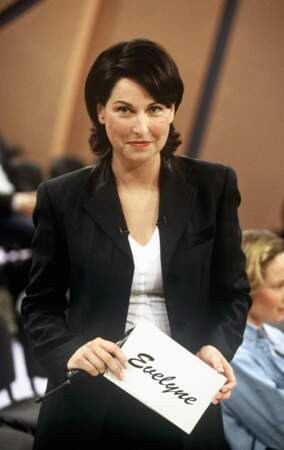1996 : fraîchement arrivée sur TF1, Evelyne Thomas présente le talk-show "Evelyne"