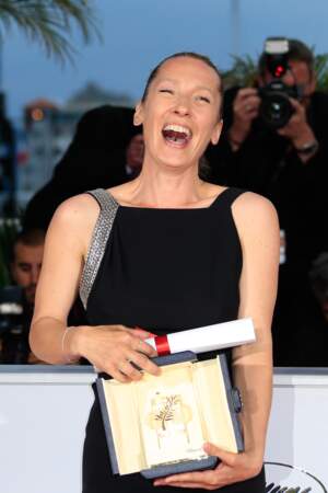La réalisatrice et comédienne française Emmanuelle Bercot, heureuse, après son prix d'interprétation à Cannes