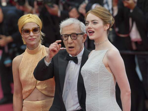 Parker Posey, Woody Allen (visiblement étonné) et Emma Stone foulent le tapis rouge de Cannes
