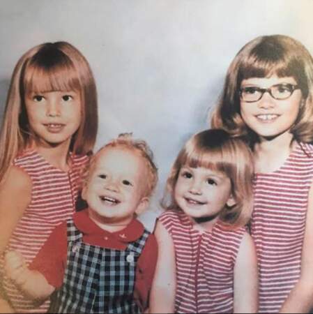 Ou encore ceux de son enfance avec ses frères et soeurs (elle à tout à gauche !)