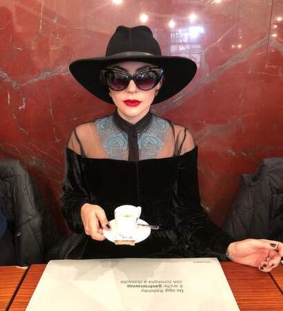 Lady Gaga est fin prête pour concurrencer Geneviève de Fontenay. 