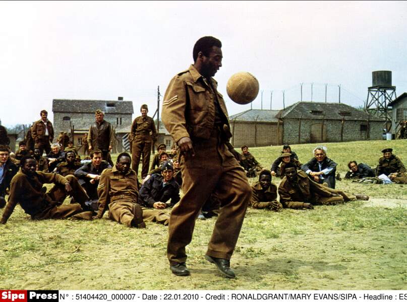 A nous la victoire (1981) Pelé s’entraîne pour le match entre les prisonniers de guerre et les soldats allemands.