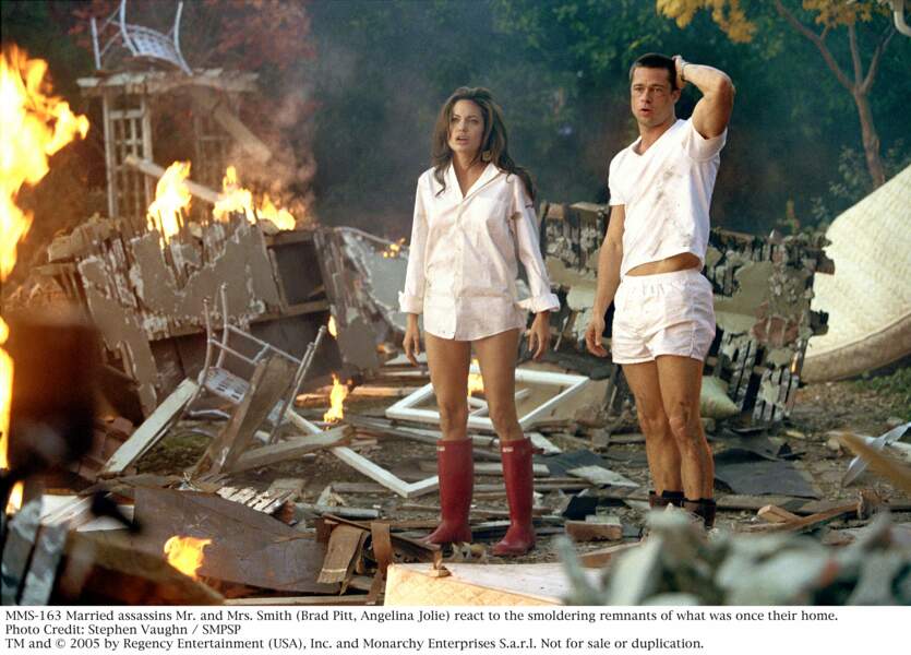 Lors du tournage en 2005 de Mr & Mrs Smith, la brune fait chavirer le coeur de Brad Pitt (alors marié)
