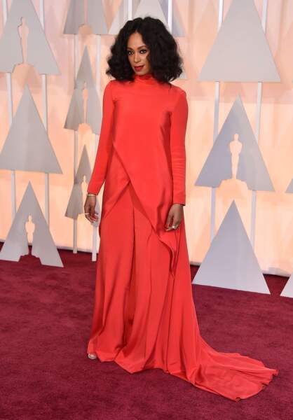 Solange Knowles, "red" dingue de sa robe rouge